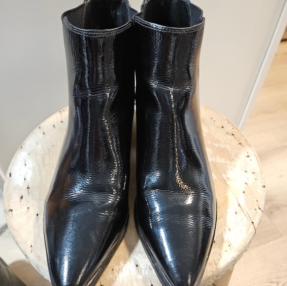 Marc Fisher Yale pointy toed patent leather Chelsea ankle boots 8 EUC - Picture 6 of 8